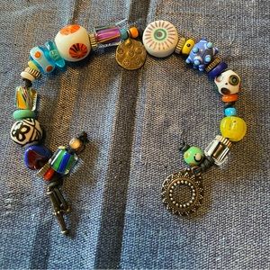 Handmade bracelet with toogle closure